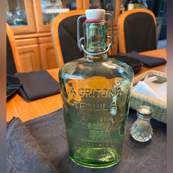 Tequila Green Glass Bottle - Picture 1 of 3
